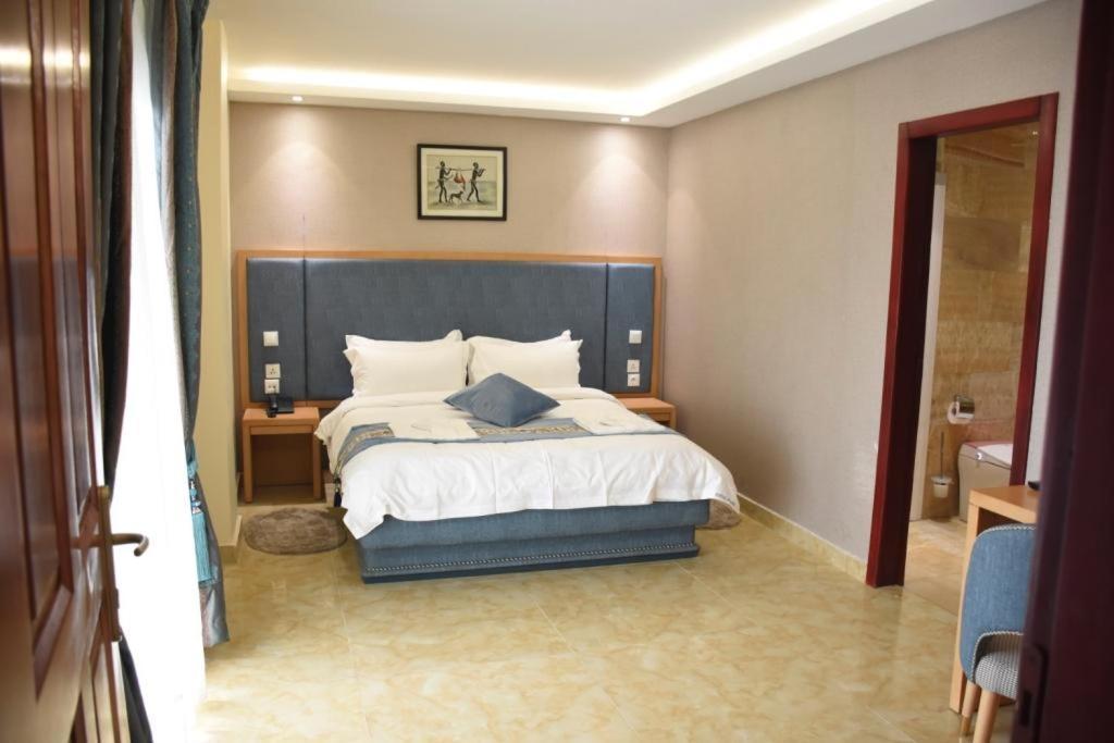 Hotel Royal Palace ドゥアラ エクステリア 写真